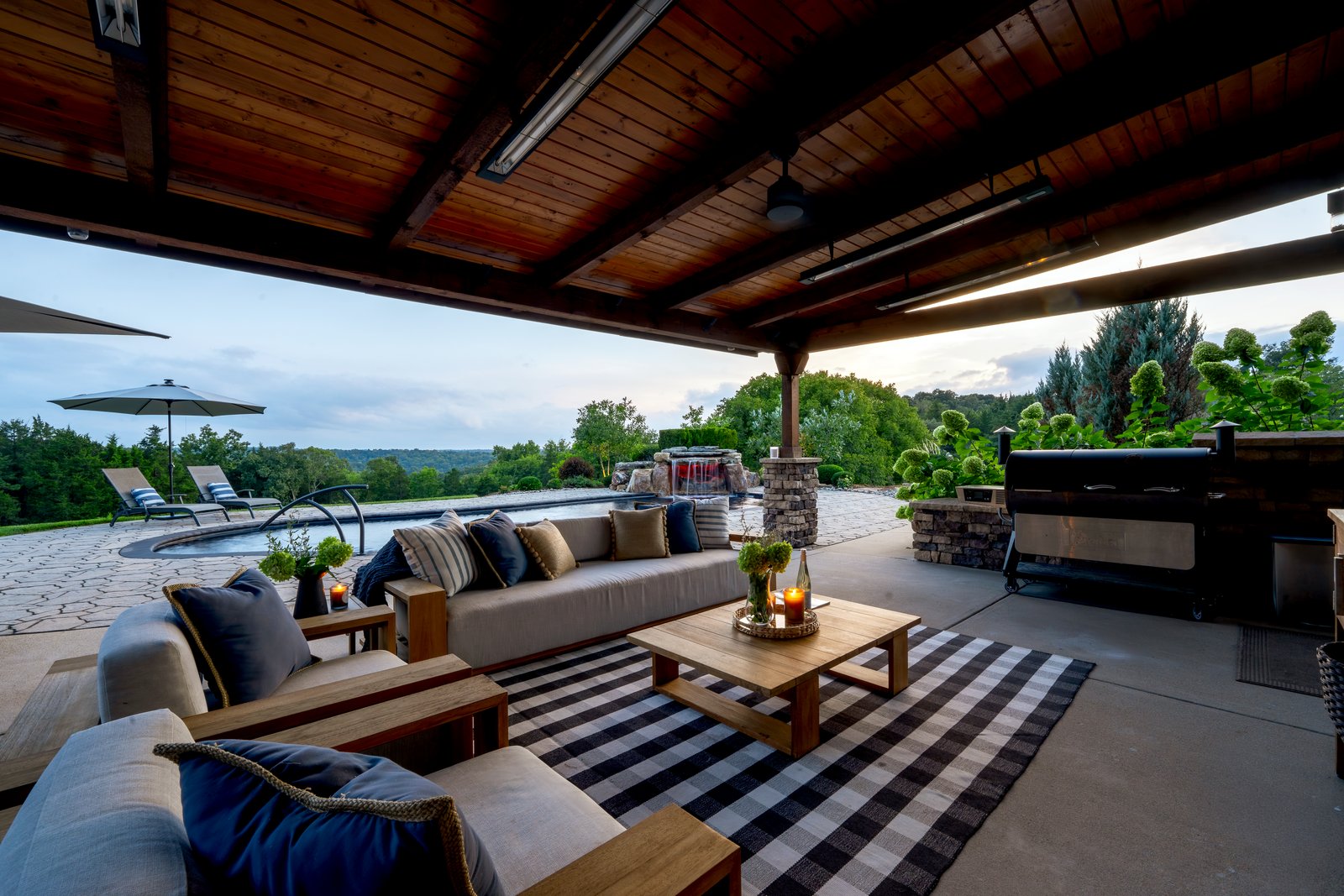 Pavilion & Grill &middot; Outdoor Kitchen